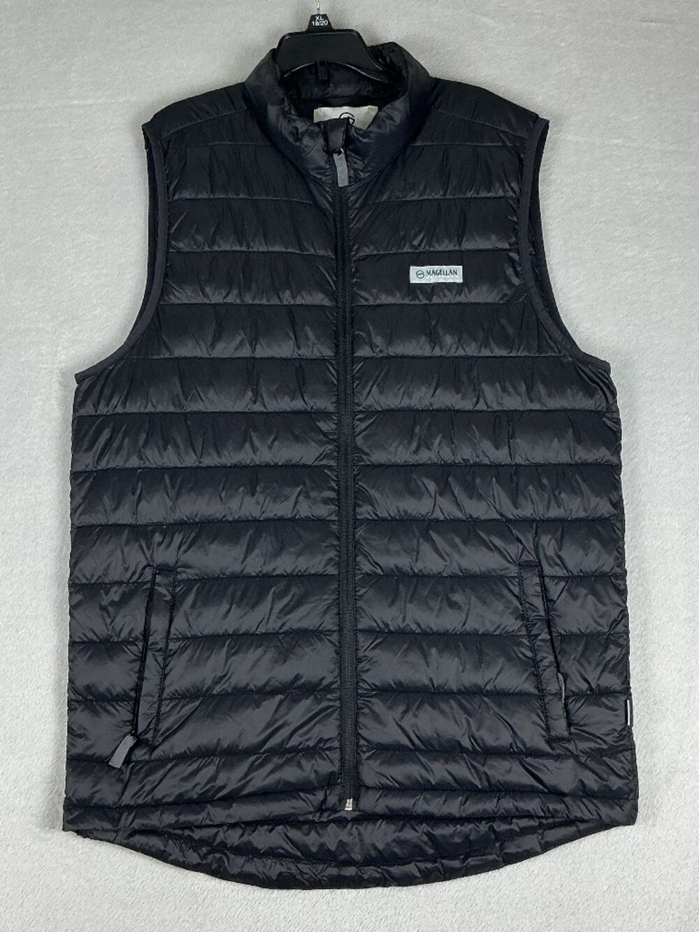 Magellan Outdoors Men's Black Puffer Vest Size M.
